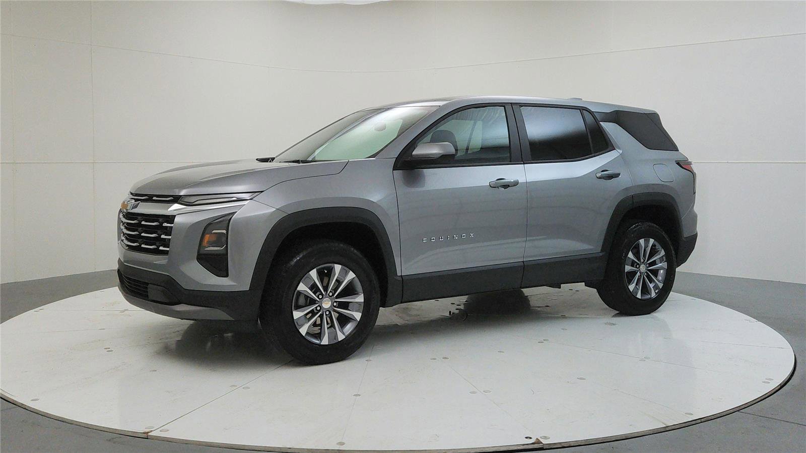 Used 2025 Chevrolet Equinox LT image 3