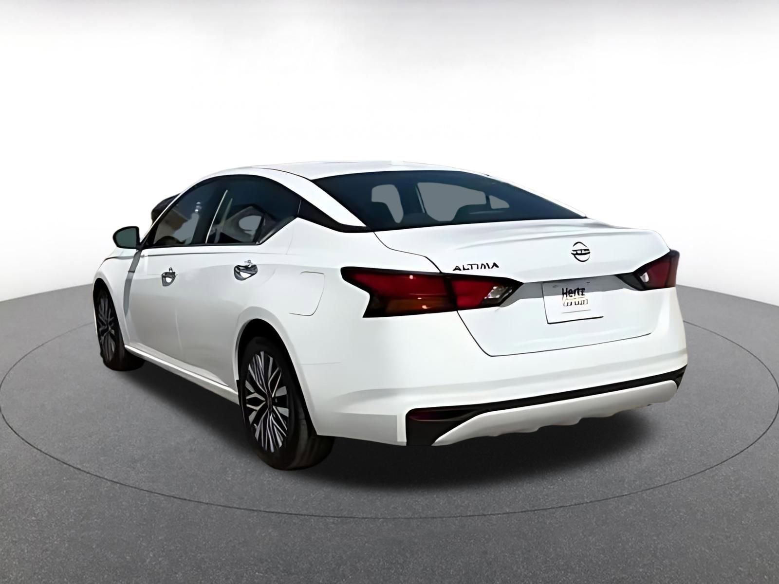 Used 2025 Nissan Altima 2.5 SV FWD image 16