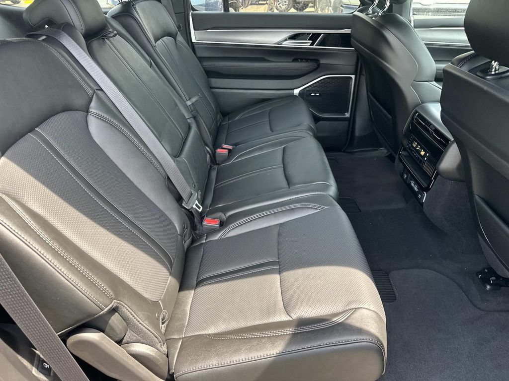 New 2026 Jeep Grand Wagoneer Limited w/ 8-Passenger Seating Package AWD/4WD image 14