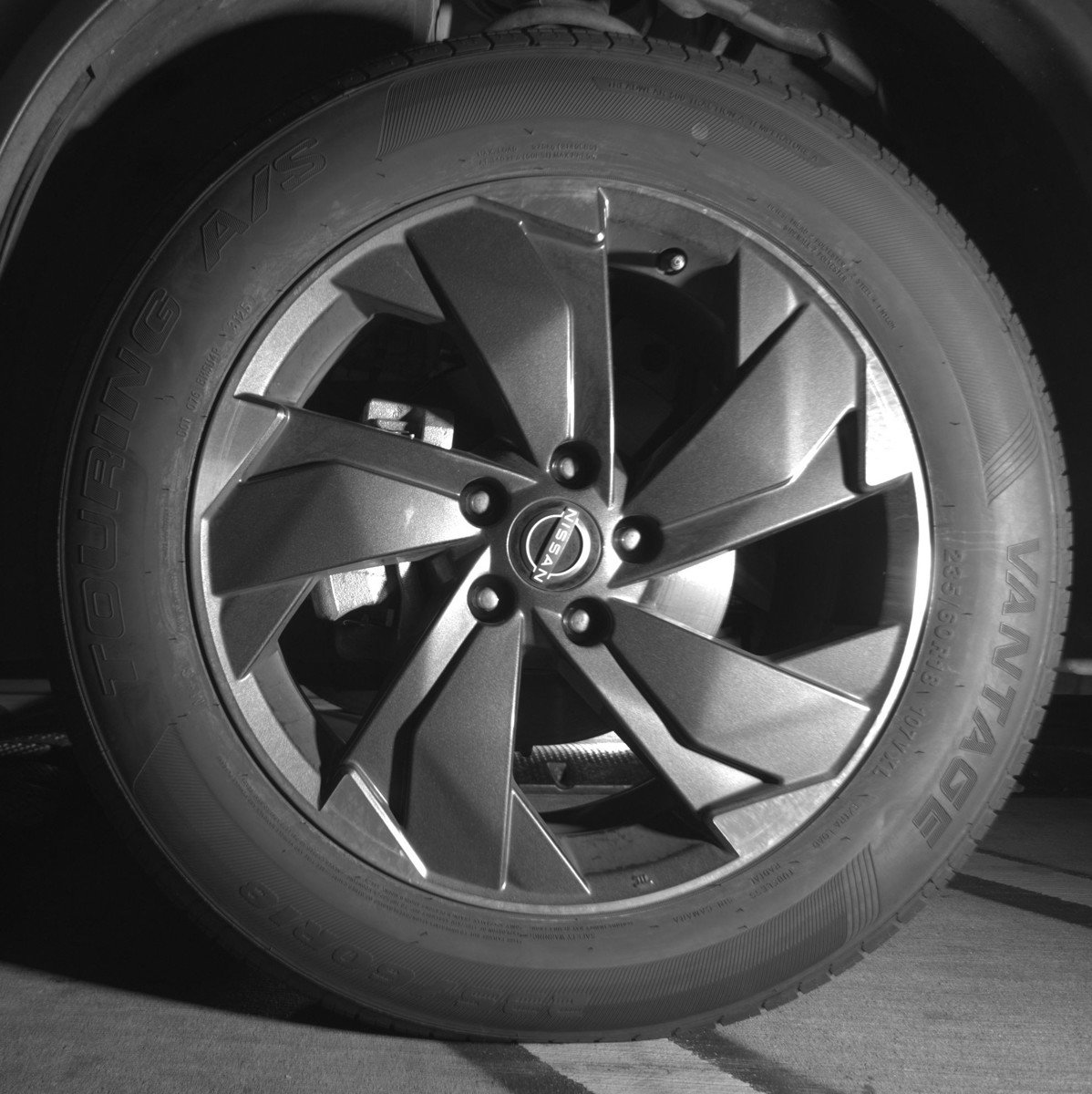 Used 2025 Nissan Rogue SV image 12