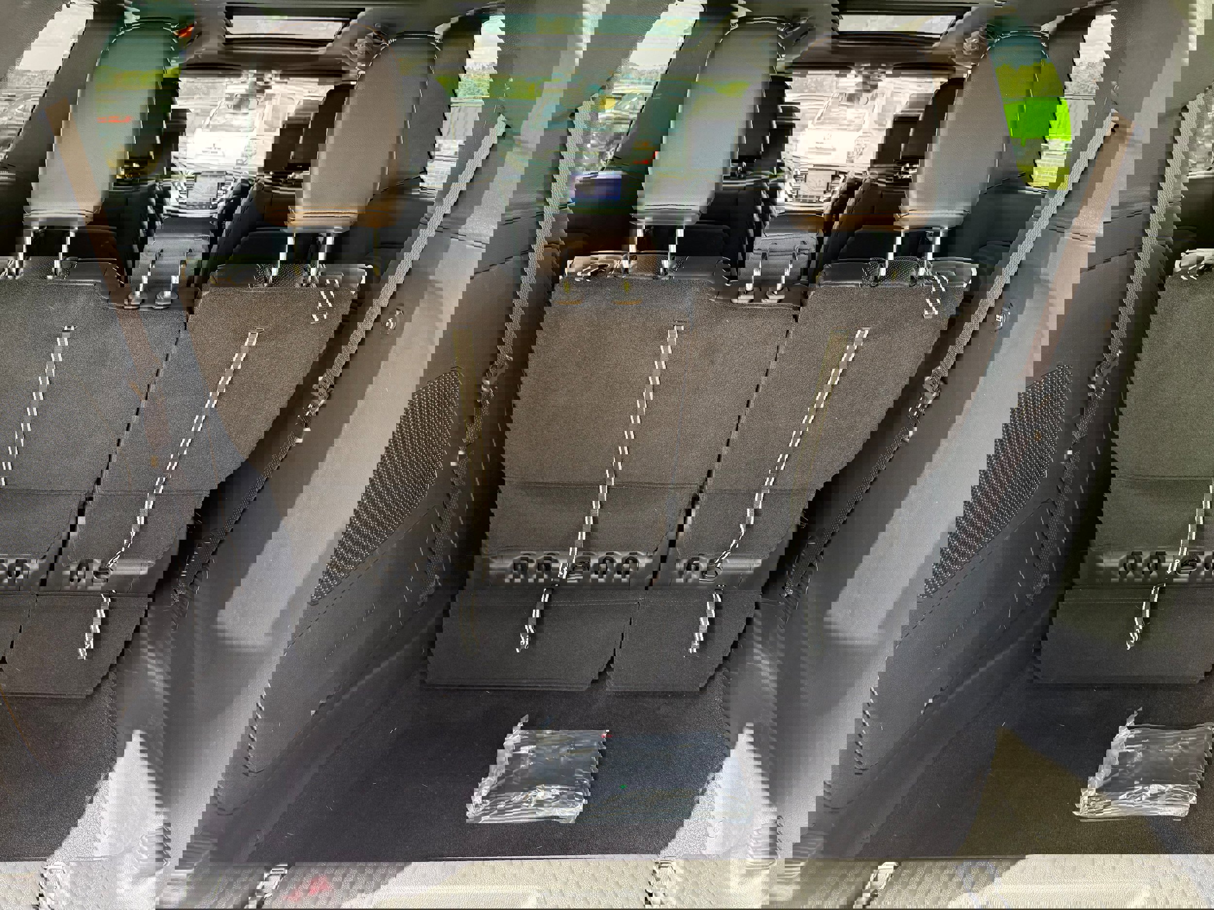 New 2026 Chrysler Pacifica Limited w/ Uconnect Theater Family Group image 15