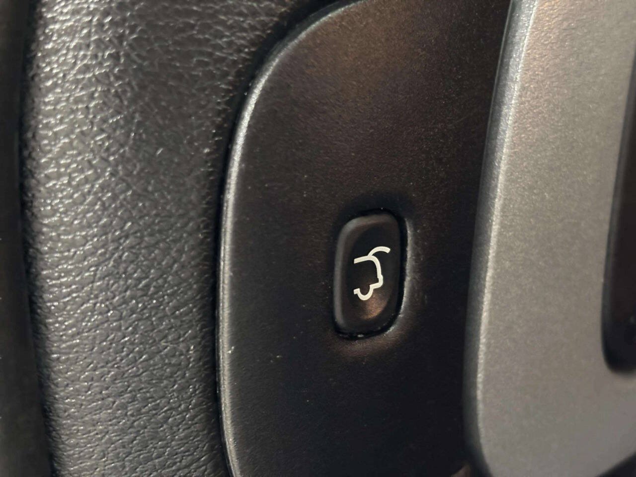 Used 2017 Jeep Cherokee Trailhawk AWD/4WD image 7