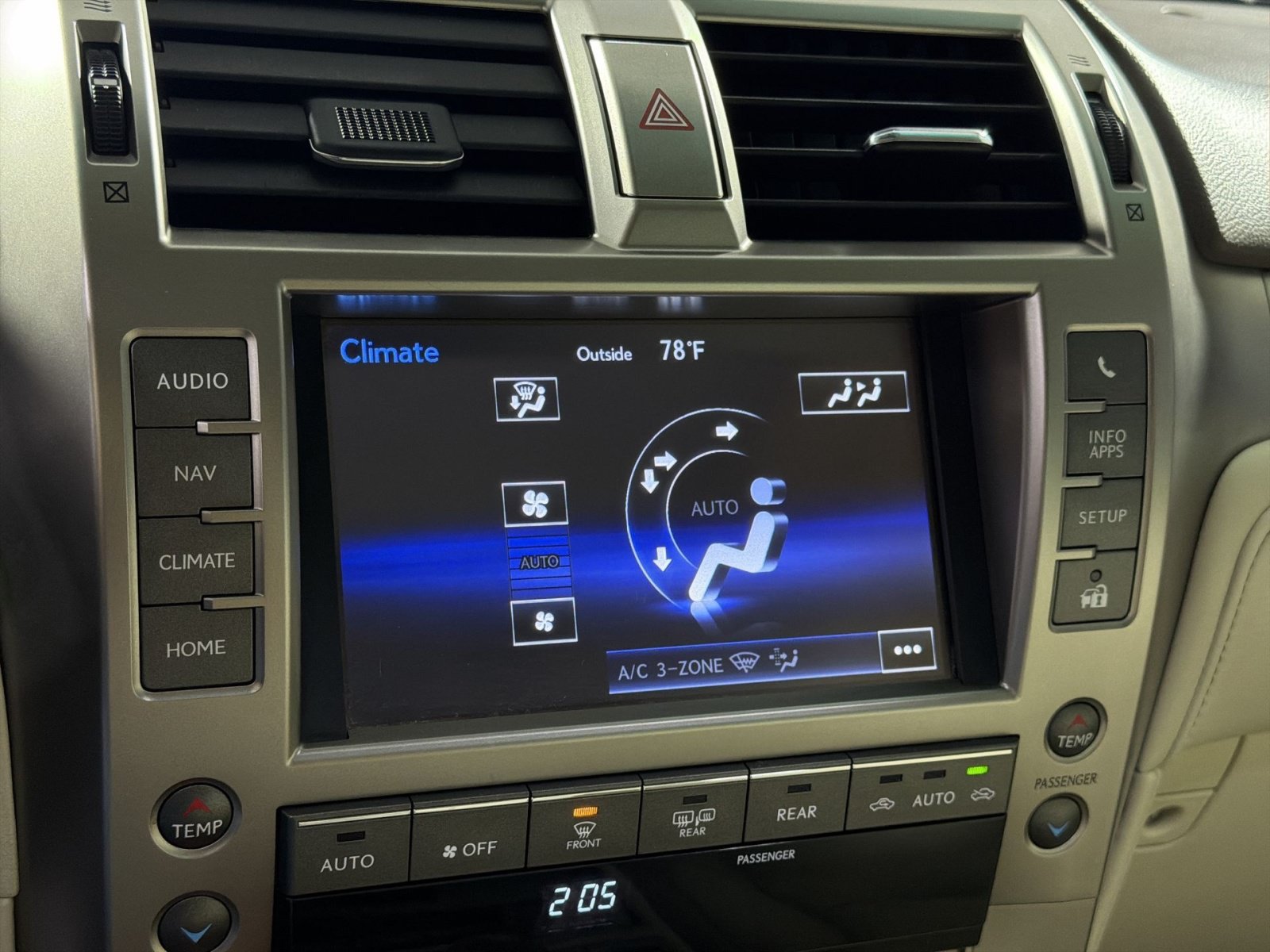 Used 2019 Lexus GX 460 Premium w/ Premium Package AWD/4WD image 17