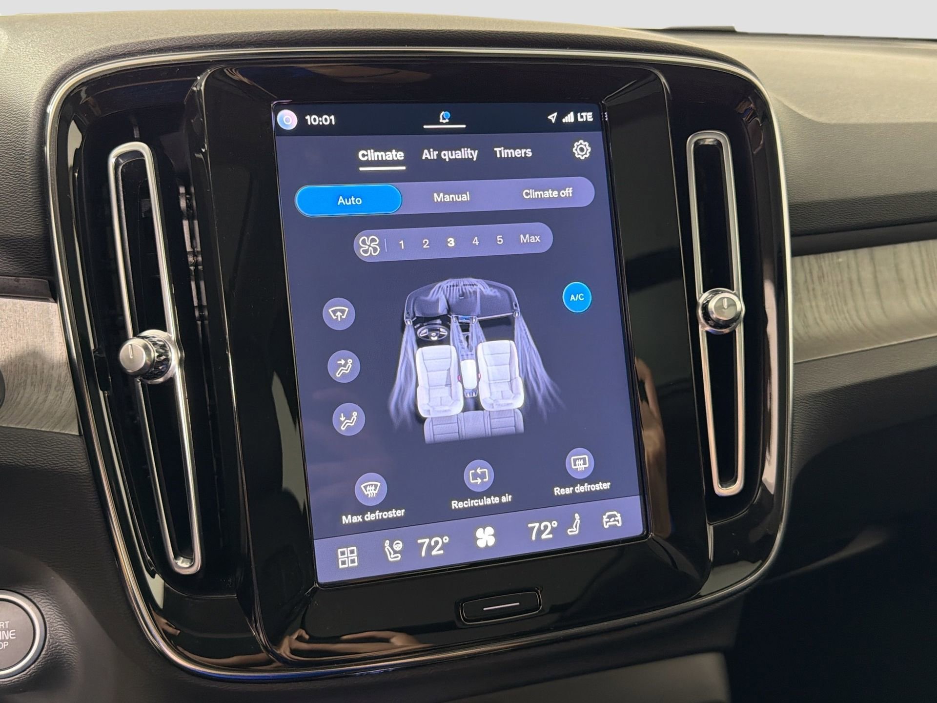 Certified 2023 Volvo XC40 B4 Plus w/ Driver Assist Package image 16