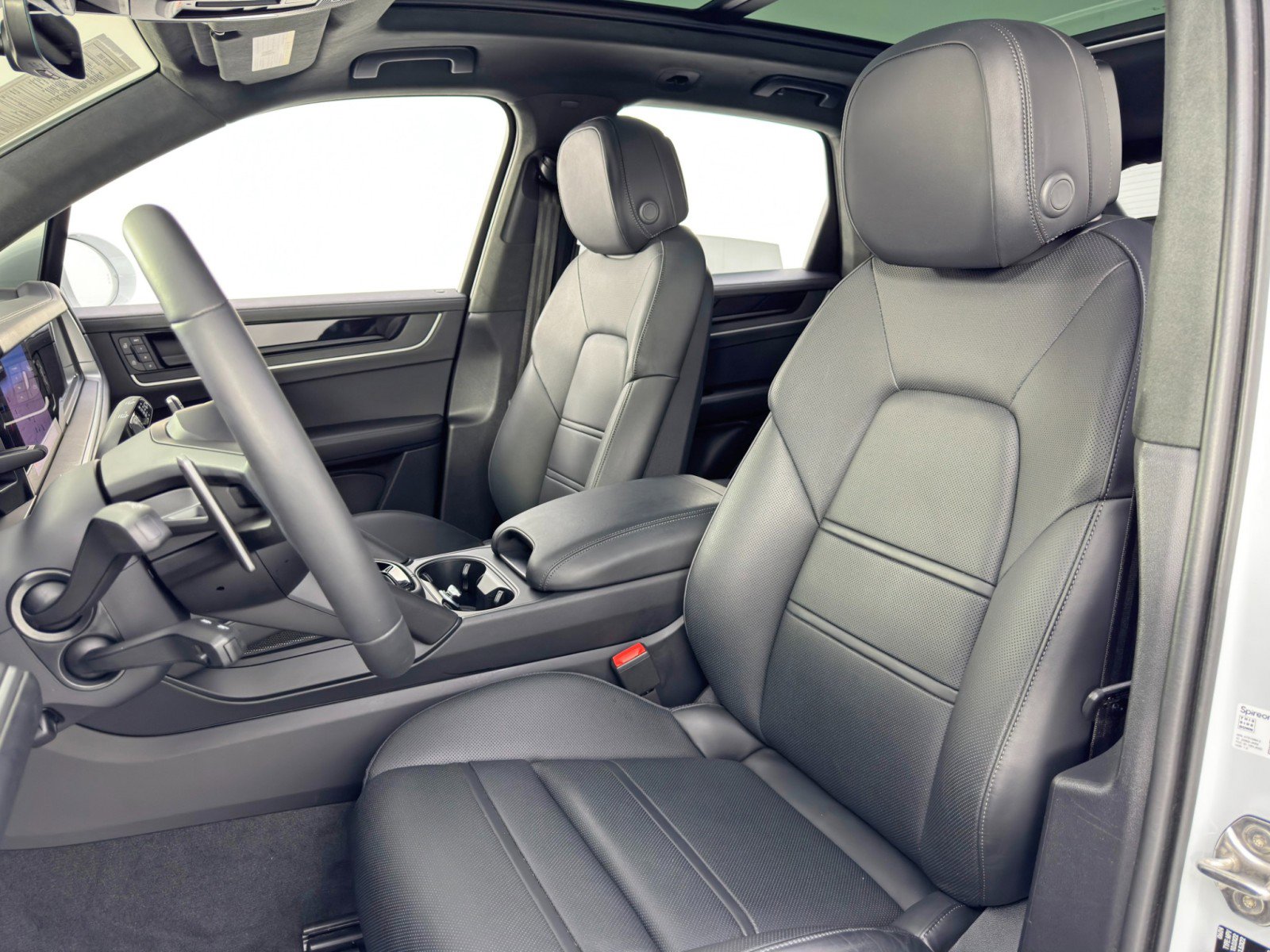 Used 2024 Porsche Cayenne S w/ Premium Package Plus image 39