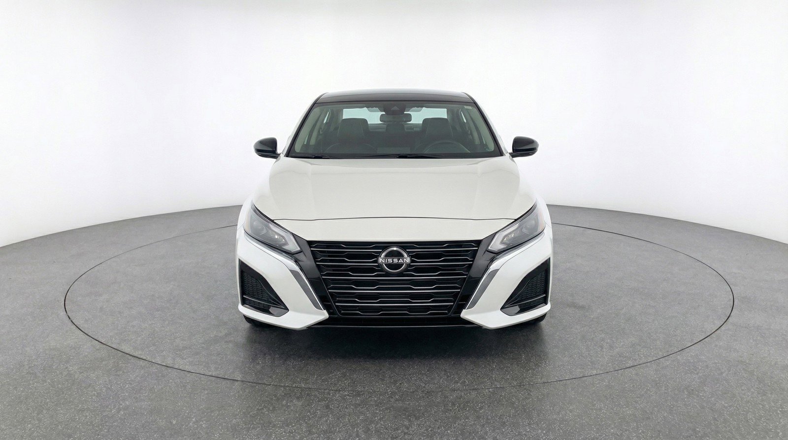 Used 2025 Nissan Altima 2.5 SV FWD image 2