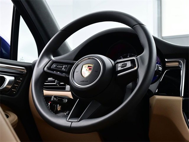 Used 2025 Porsche Macan image 21