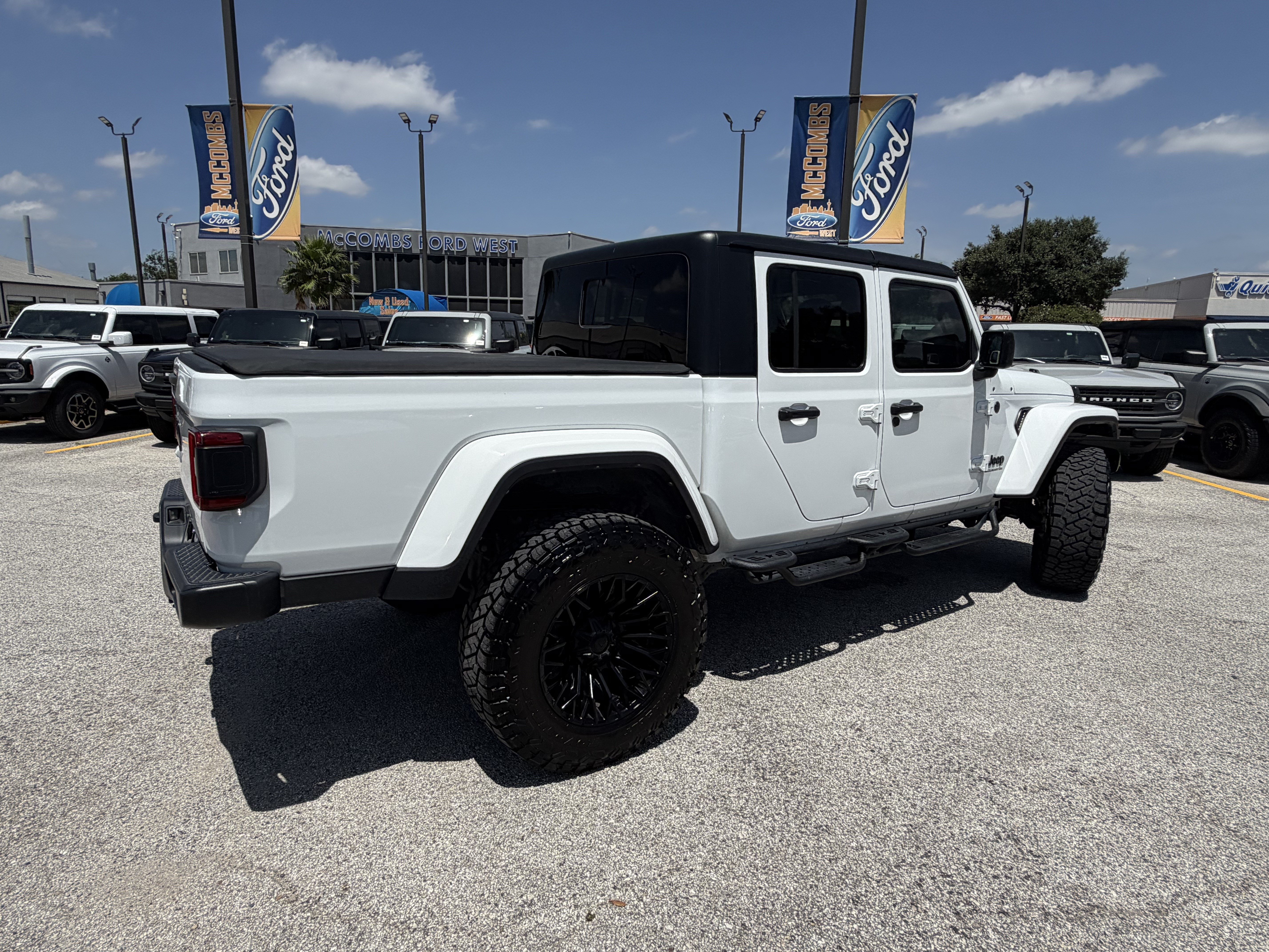 Used 2024 Jeep Gladiator Sport AWD/4WD image 6