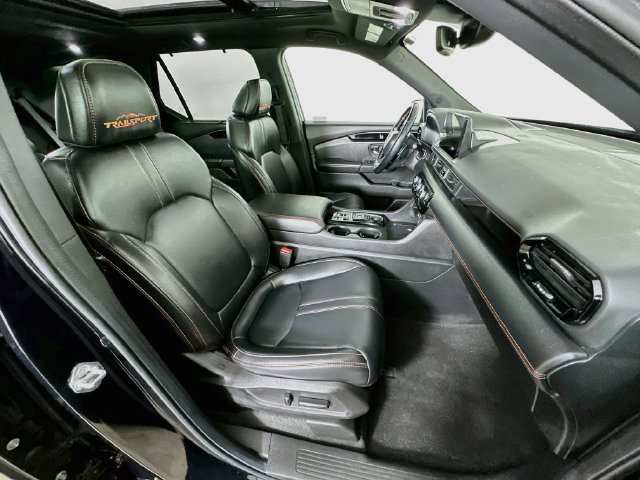 Certified 2024 Honda Pilot TrailSport image 7