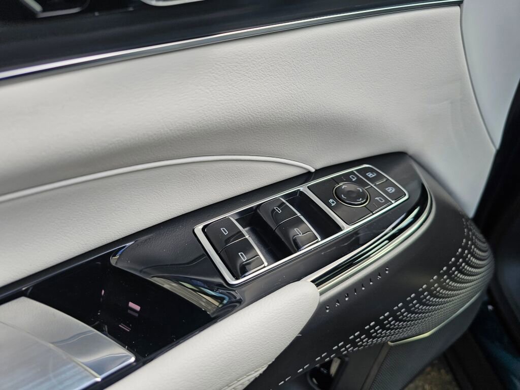 New 2026 Cadillac Lyriq Luxury image 28