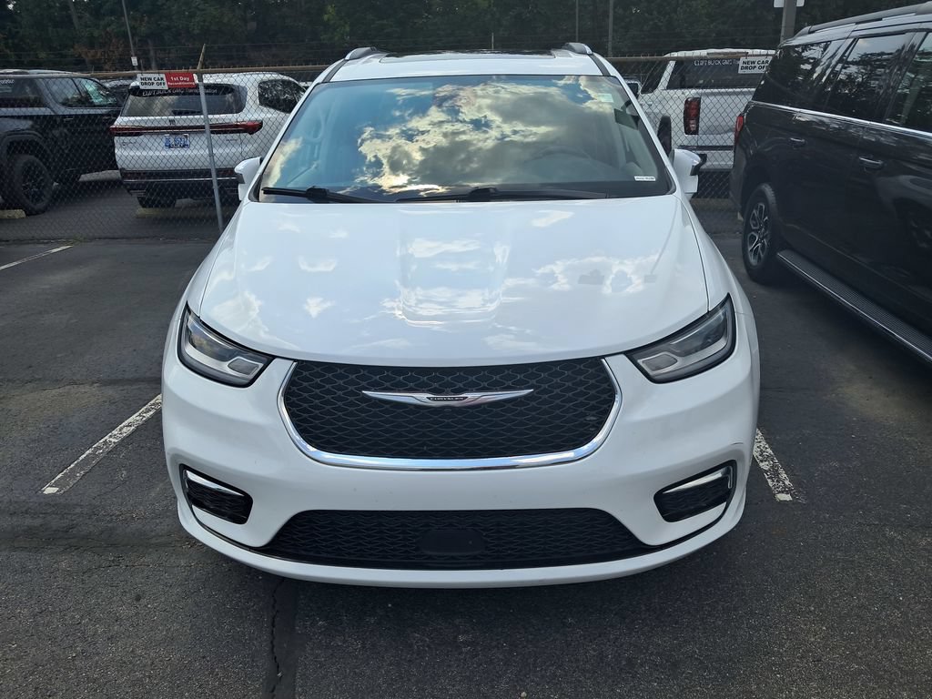Used 2021 Chrysler Pacifica Limited AWD/4WD image 5