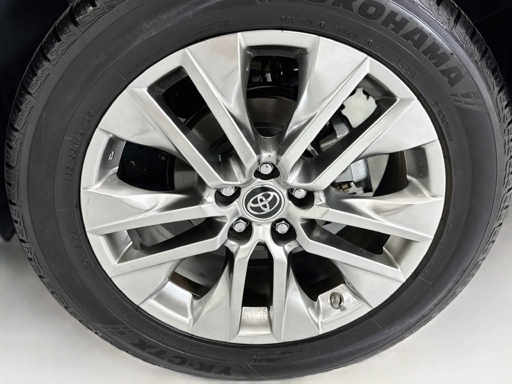 Used 2019 Toyota RAV4 Limited w/ Cold Weather Package FWD image 30
