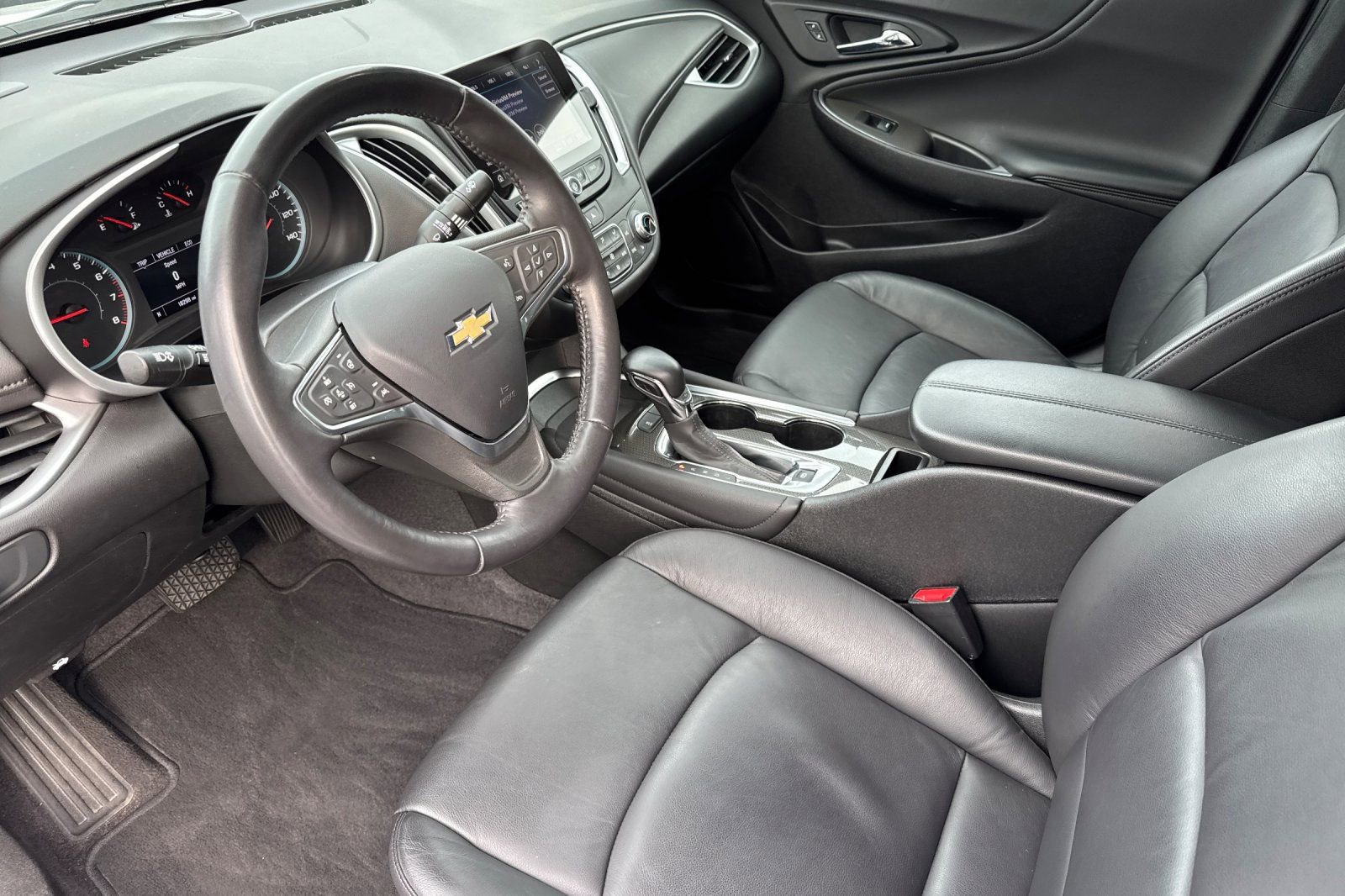 Certified 2022 Chevrolet Malibu LT w/ Leather Package image 9
