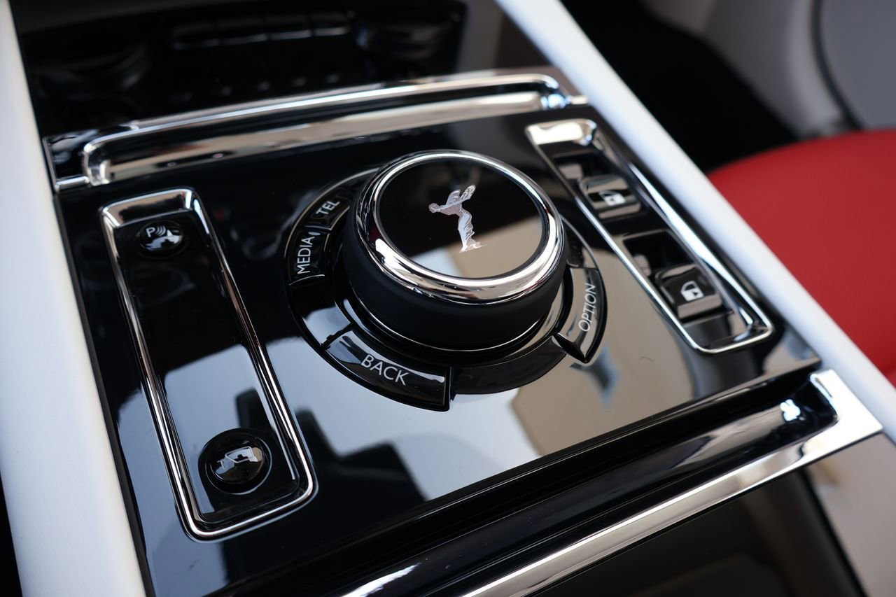 New 2026 Rolls-Royce Spectre image 25