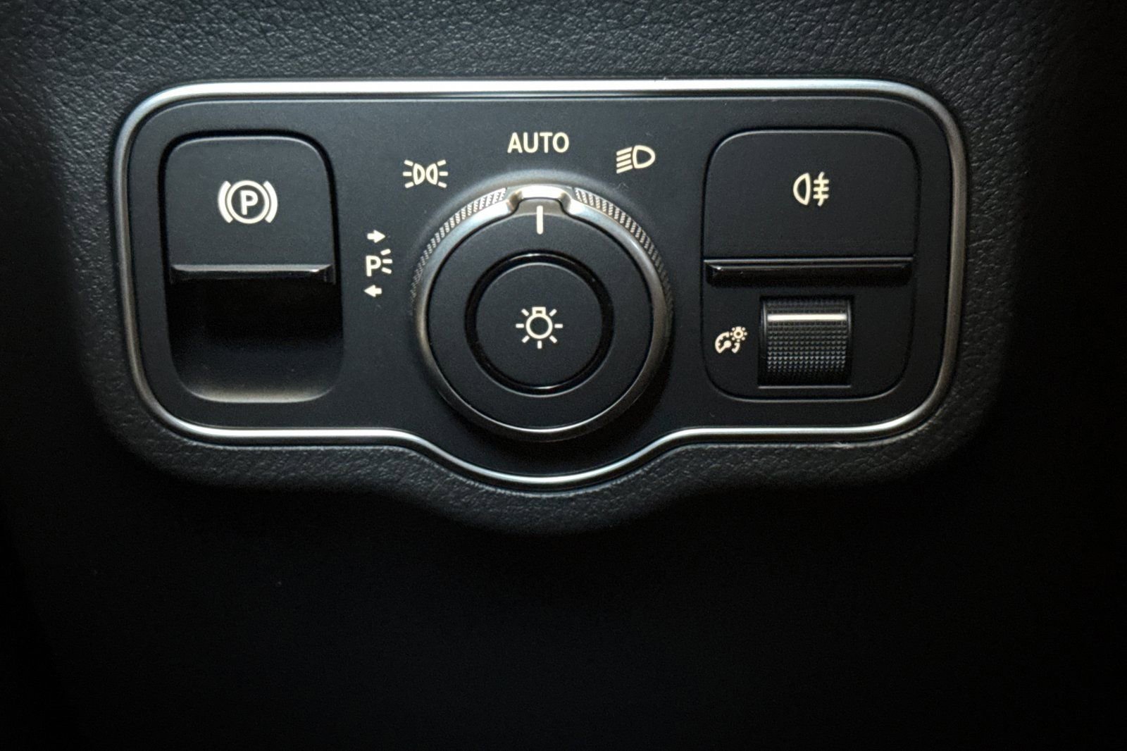 New 2025 Mercedes-Benz GLA 250 image 34