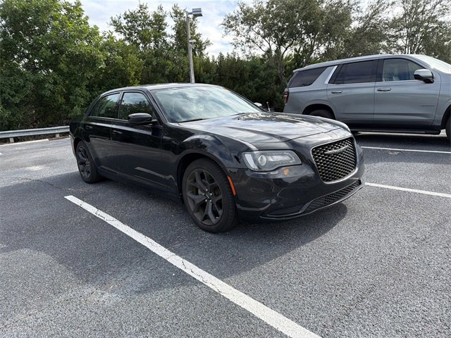 Used 2022 Chrysler 300 Touring w/ Sport Appearance Package image 7