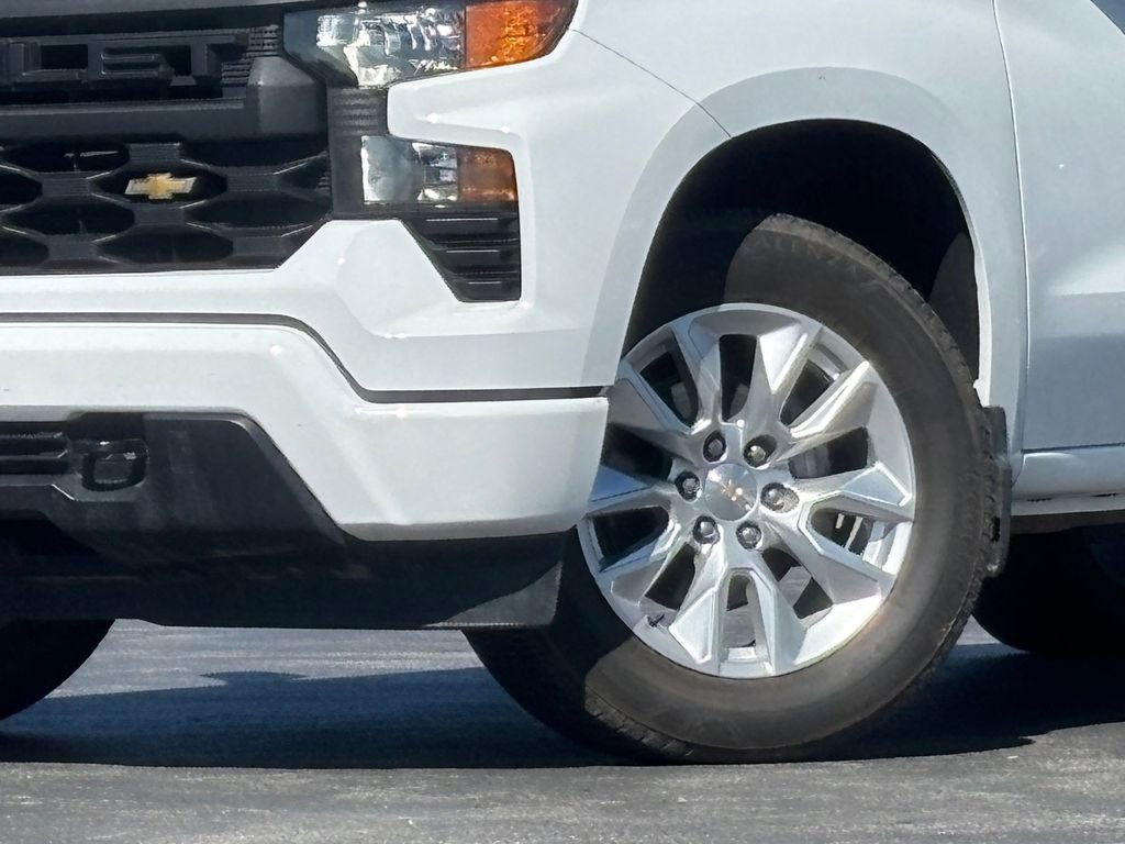 Used 2024 Chevrolet Silverado 1500 Custom RWD image 2