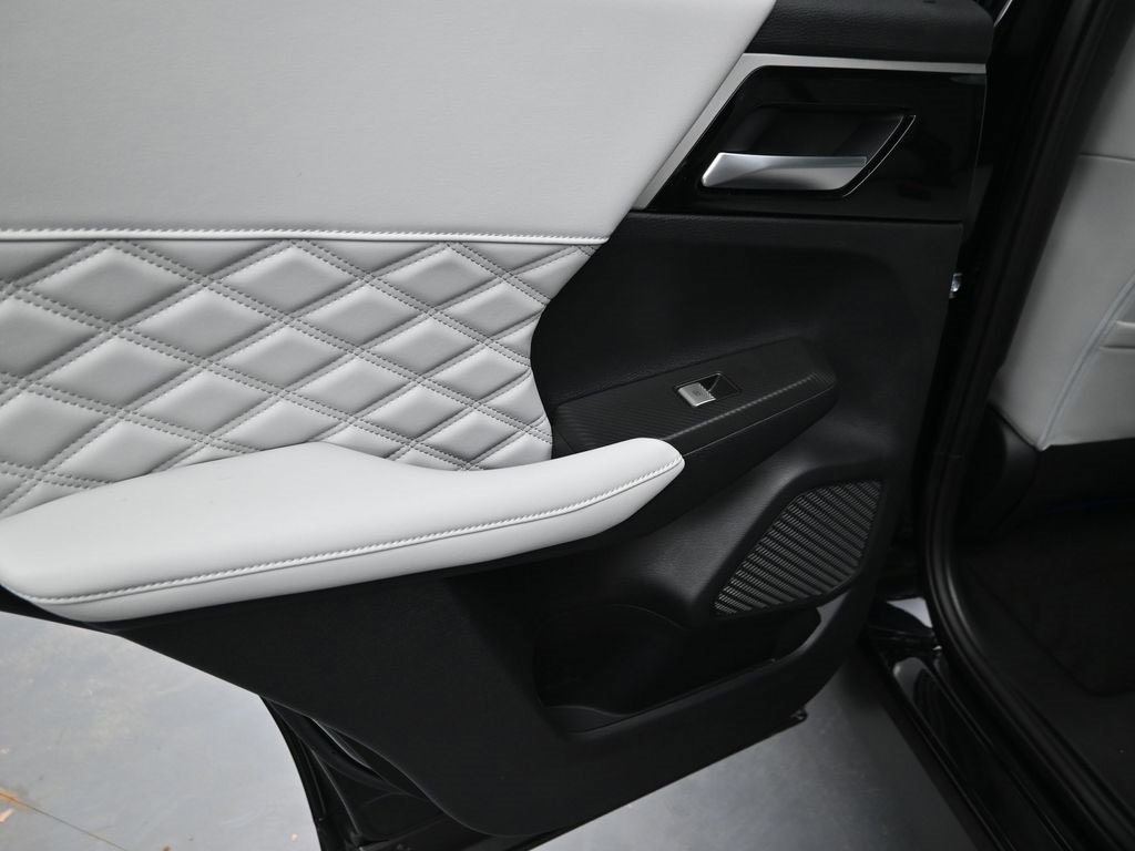 New 2025 Mitsubishi Outlander SEL image 11