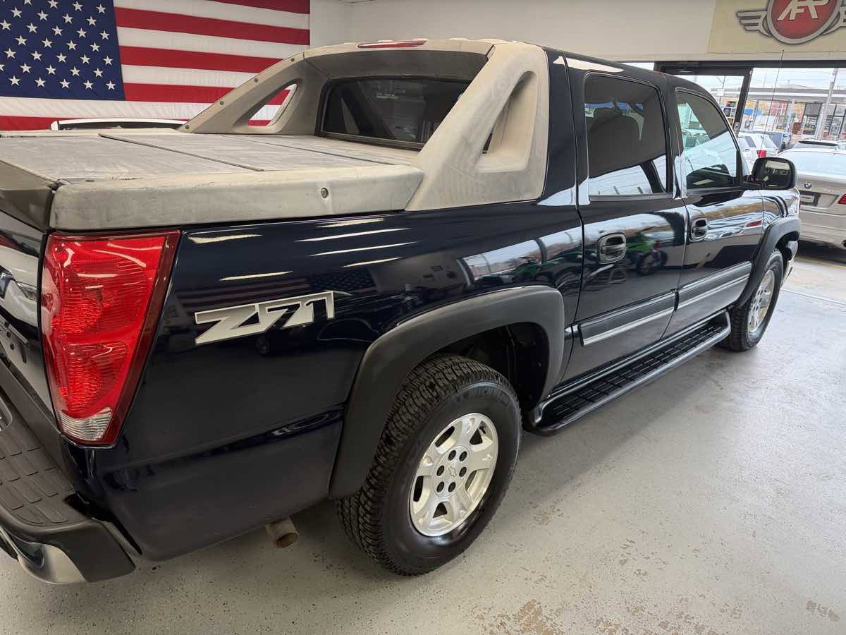 Used 2005 Chevrolet Avalanche Z71 w/ Preferred Equipment Group image 5