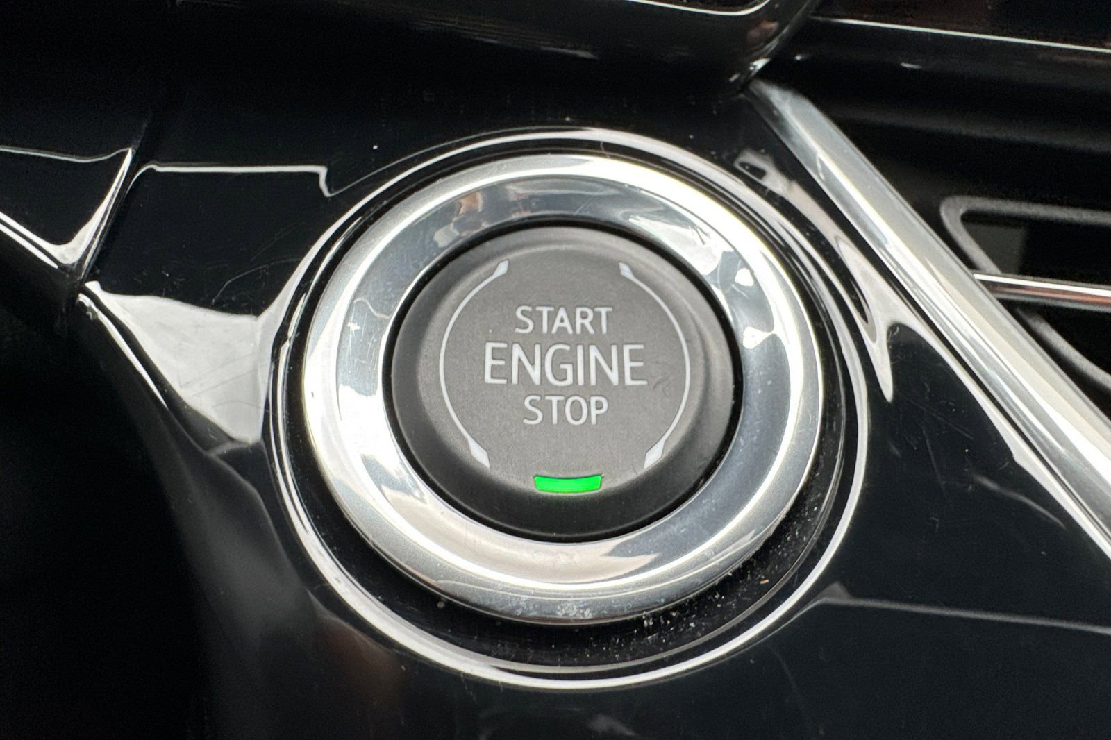 Used 2024 Chevrolet Trax RS w/ Sunroof Package image 23