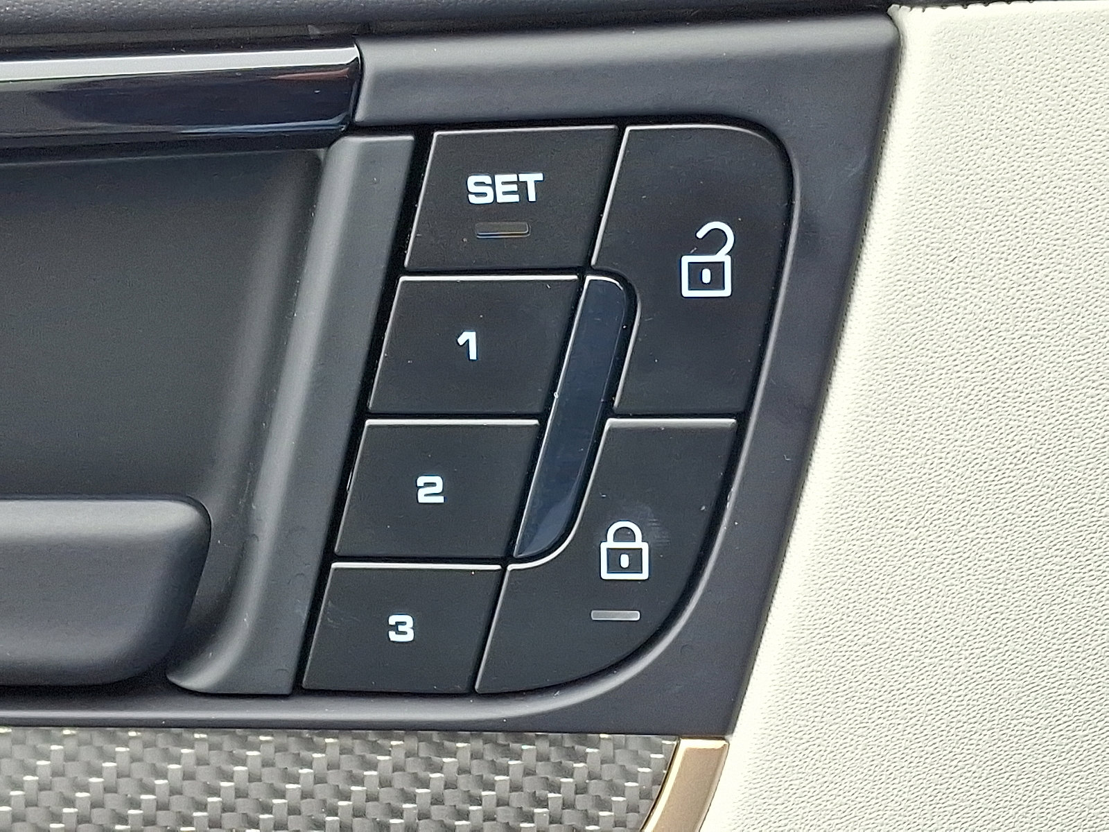 Used 2024 Porsche Cayenne S image 26