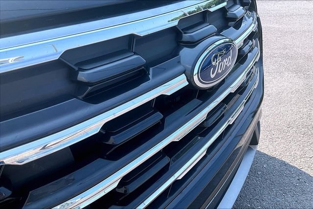 Used 2025 Ford Explorer Active AWD/4WD image 30