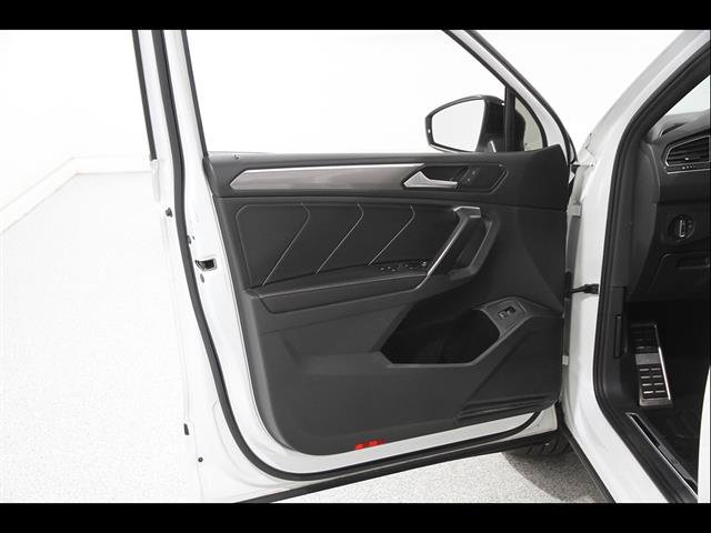 Certified 2024 Volkswagen Tiguan SE R-Line AWD/4WD image 4