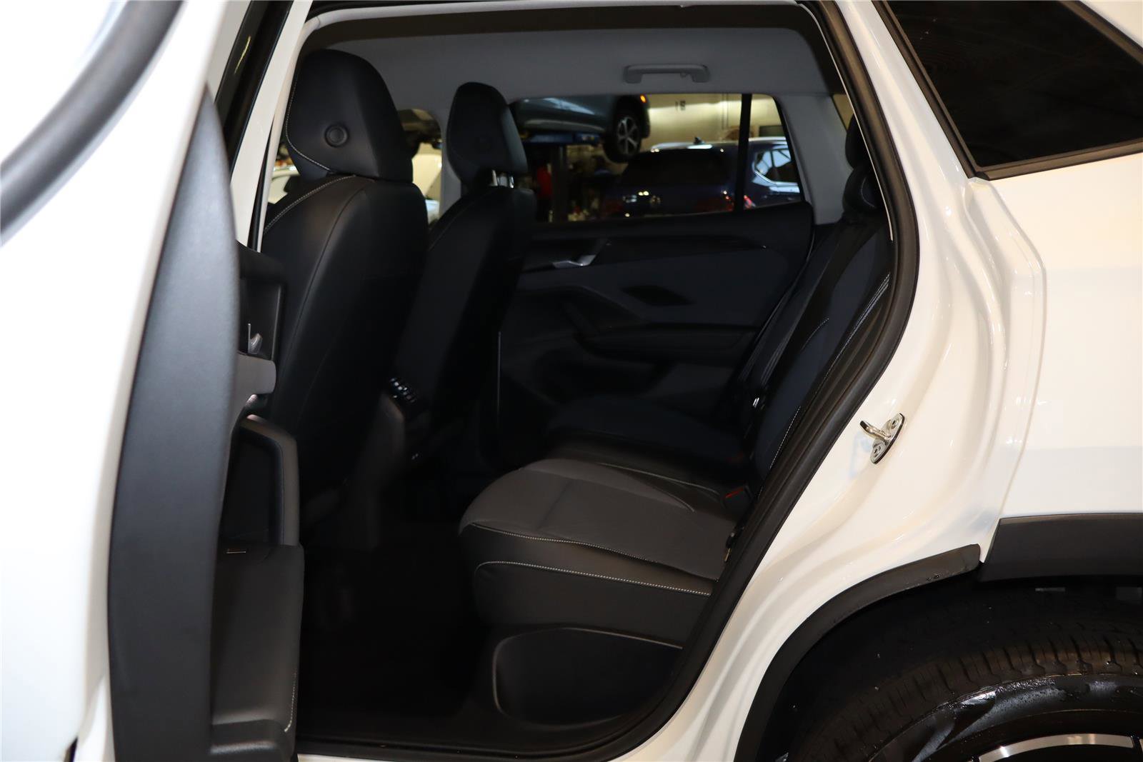 Used 2025 Volkswagen Tiguan SE image 23