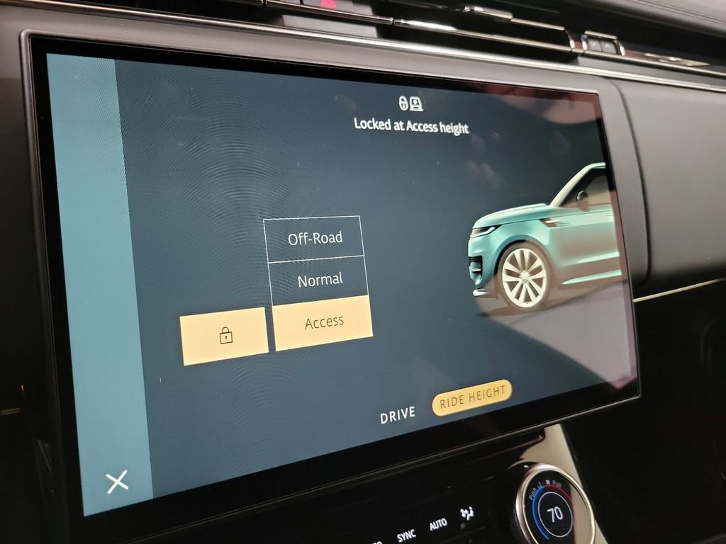 Used 2023 Land Rover Range Rover Sport SE Dynamic image 36