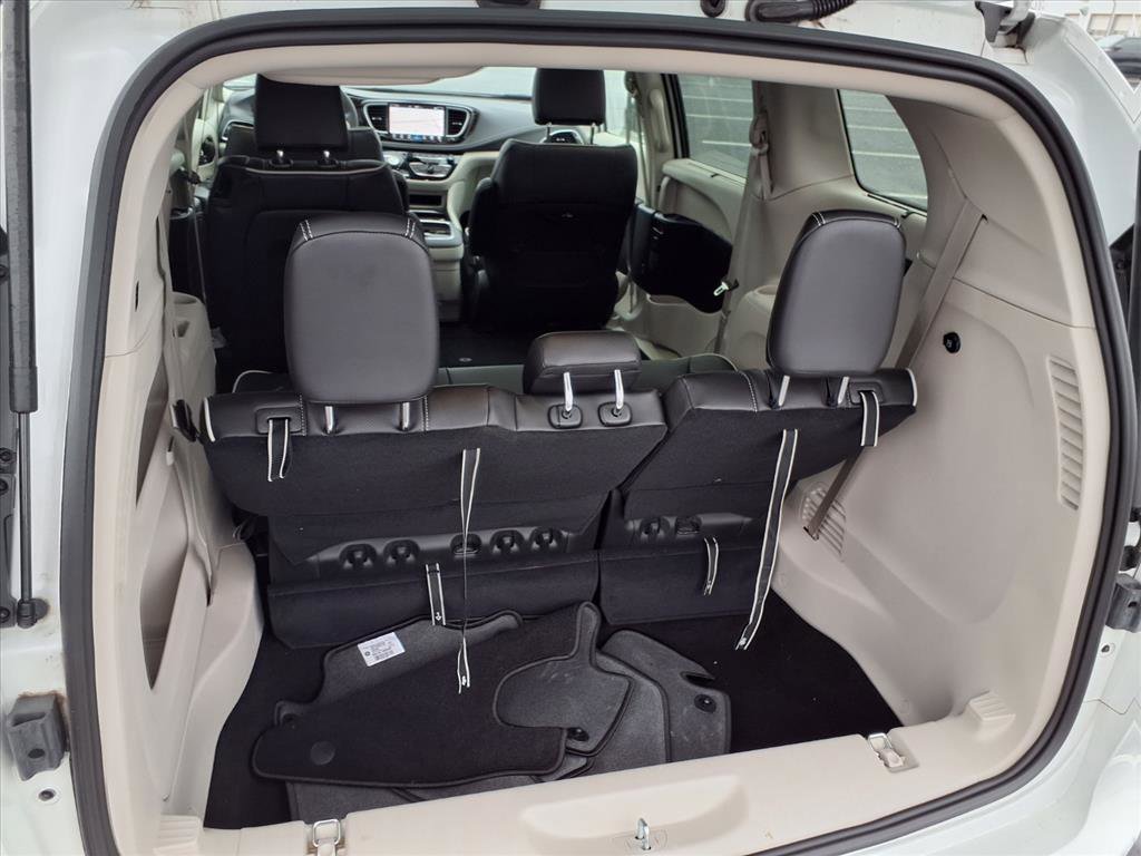 Used 2024 Chrysler Pacifica Limited image 26