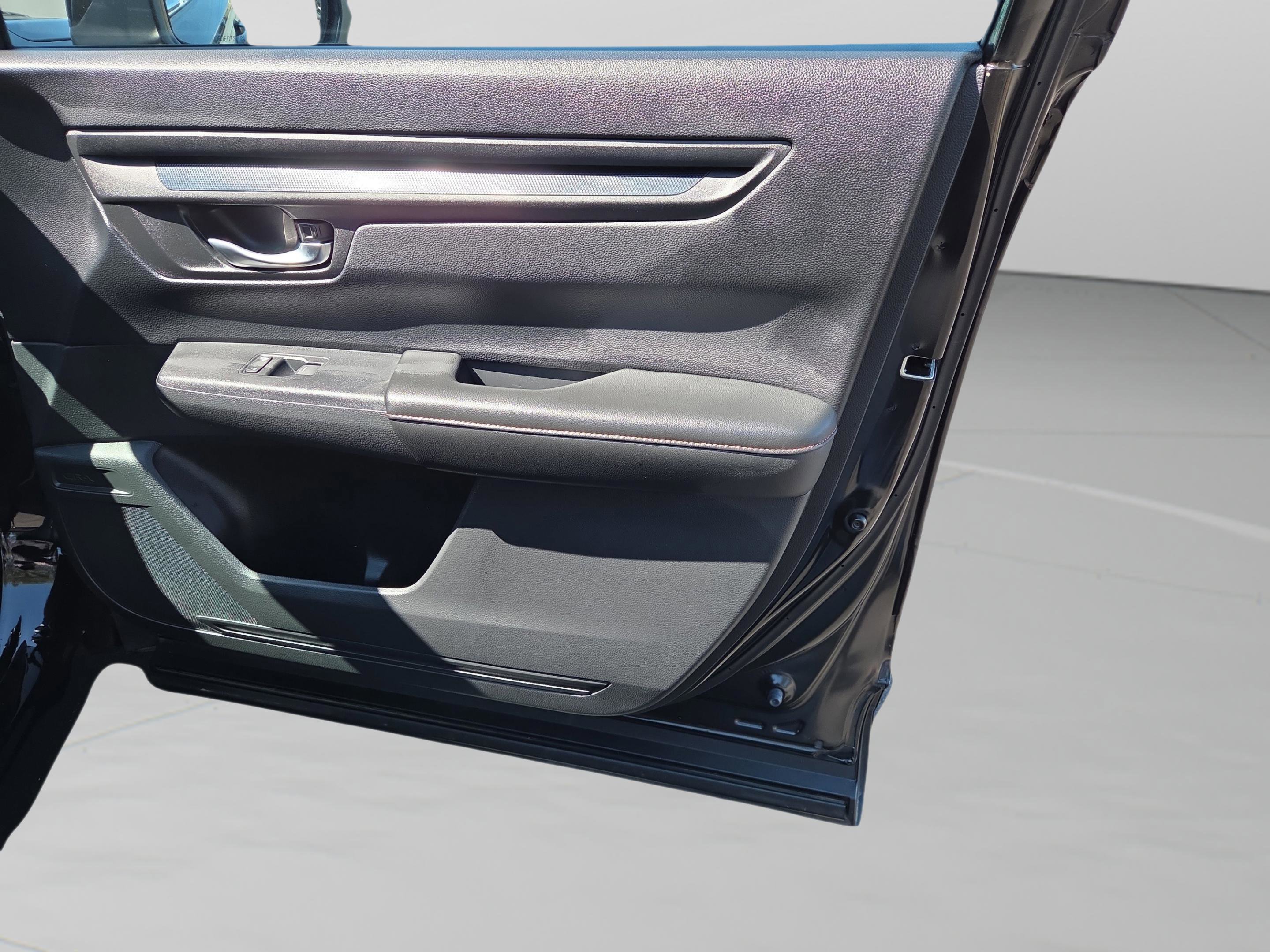 Used 2025 Honda CR-V Sport image 42