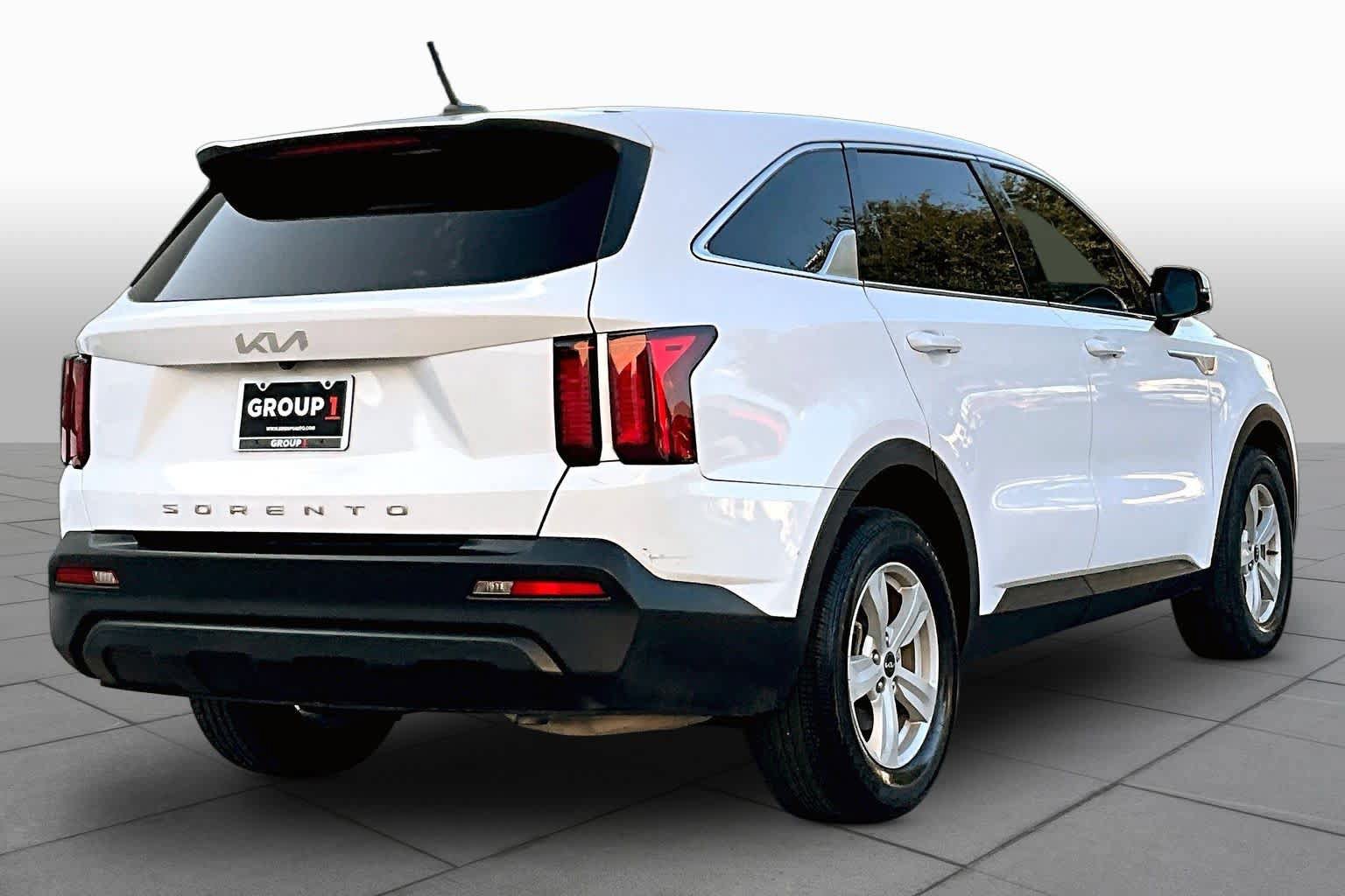 Used 2022 Kia Sorento LX FWD image 13