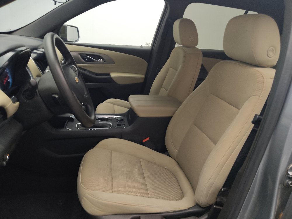 Used 2023 Chevrolet Traverse LS FWD image 17