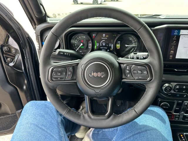 Used 2025 Jeep Wrangler Unlimited Rubicon 4xe w/ Convenience Group AWD/4WD image 38