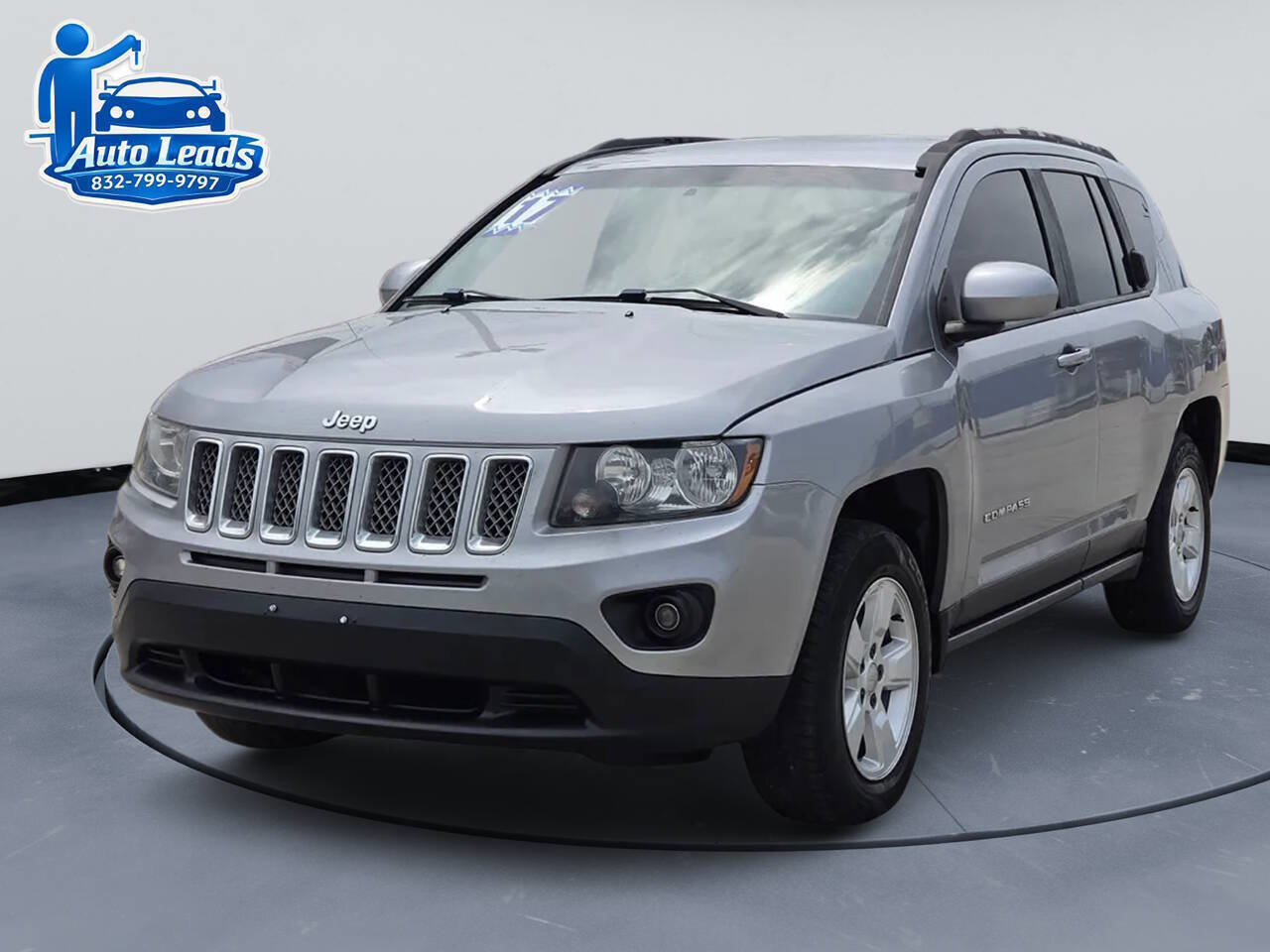 Used 2017 Jeep Compass Latitude FWD image 3