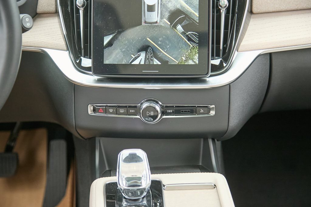 New 2026 Volvo XC90 B6 Plus w/ Protection Package Premier image 30