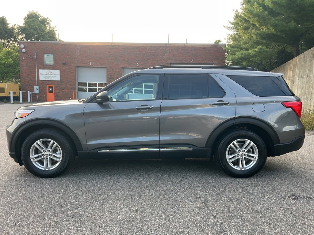 Used 2022 Ford Explorer XLT w/ Equipment Group 202A image 2