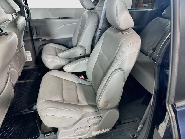 Used 2020 Toyota Sienna XLE AWD/4WD image 23