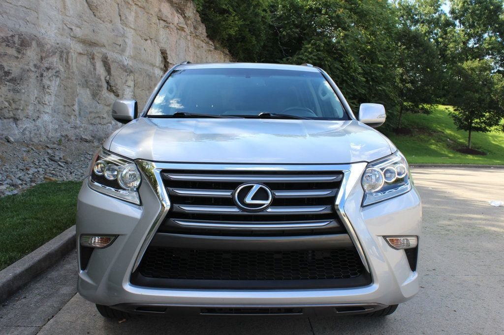 Used 2017 Lexus GX 460 AWD/4WD image 2