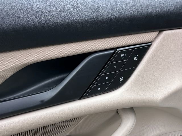 Used 2022 Porsche Taycan 4S image 19