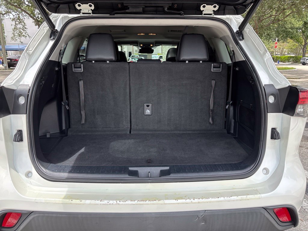 Used 2020 Toyota Highlander XLE FWD image 30