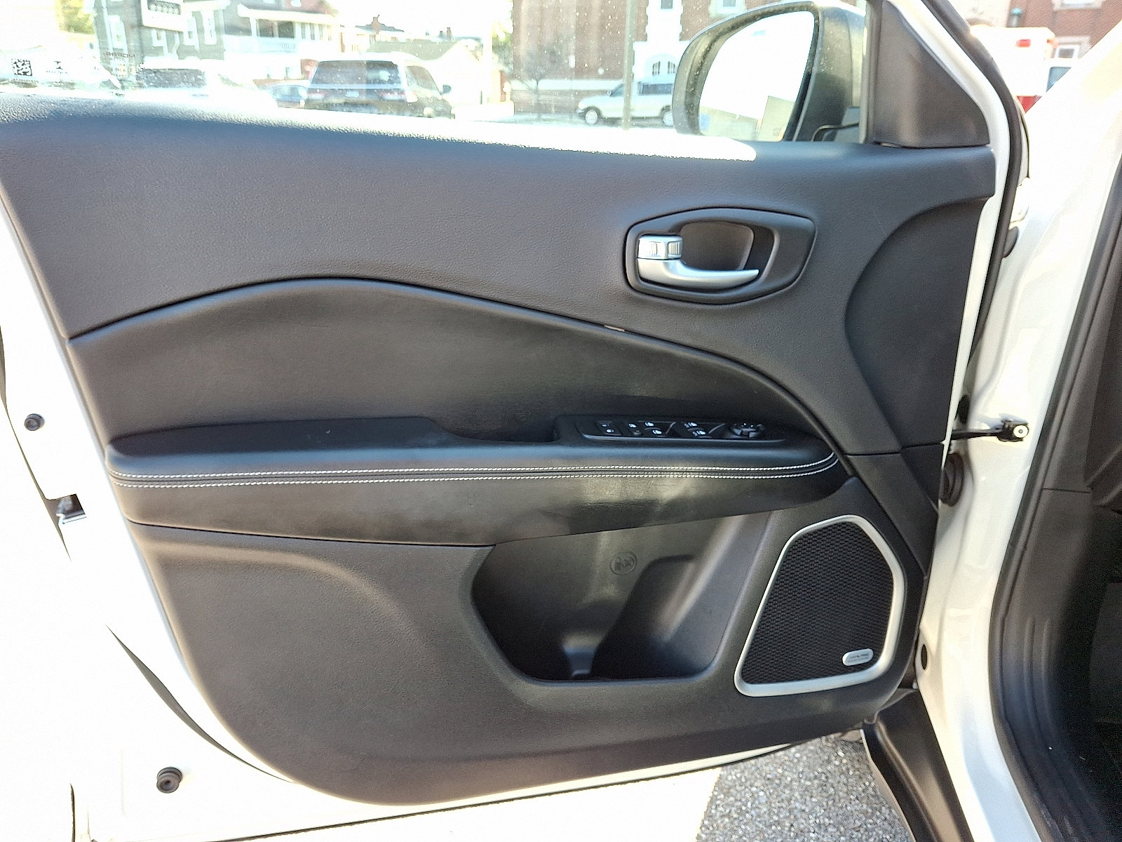 Used 2021 Jeep Compass Latitude w/ Sun and Sound Group image 14