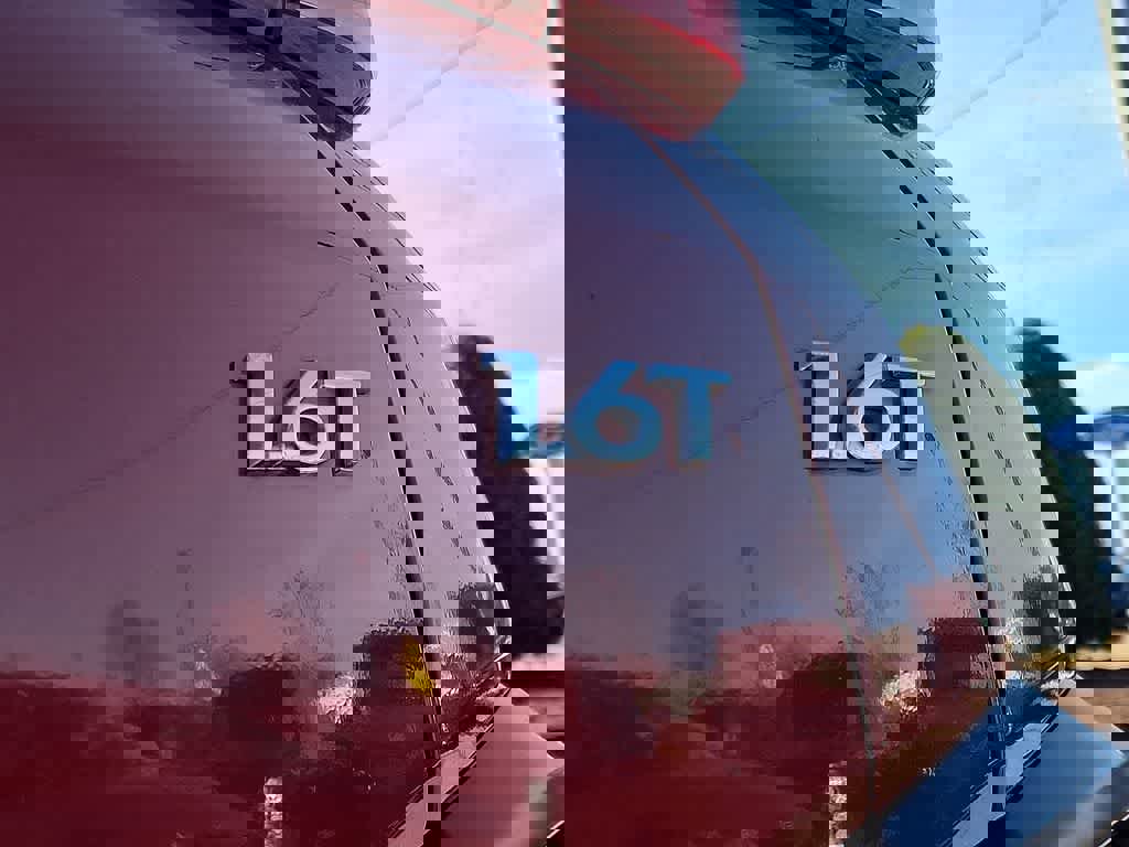 Used 2021 Hyundai Kona Limited w/ Cargo Package image 32