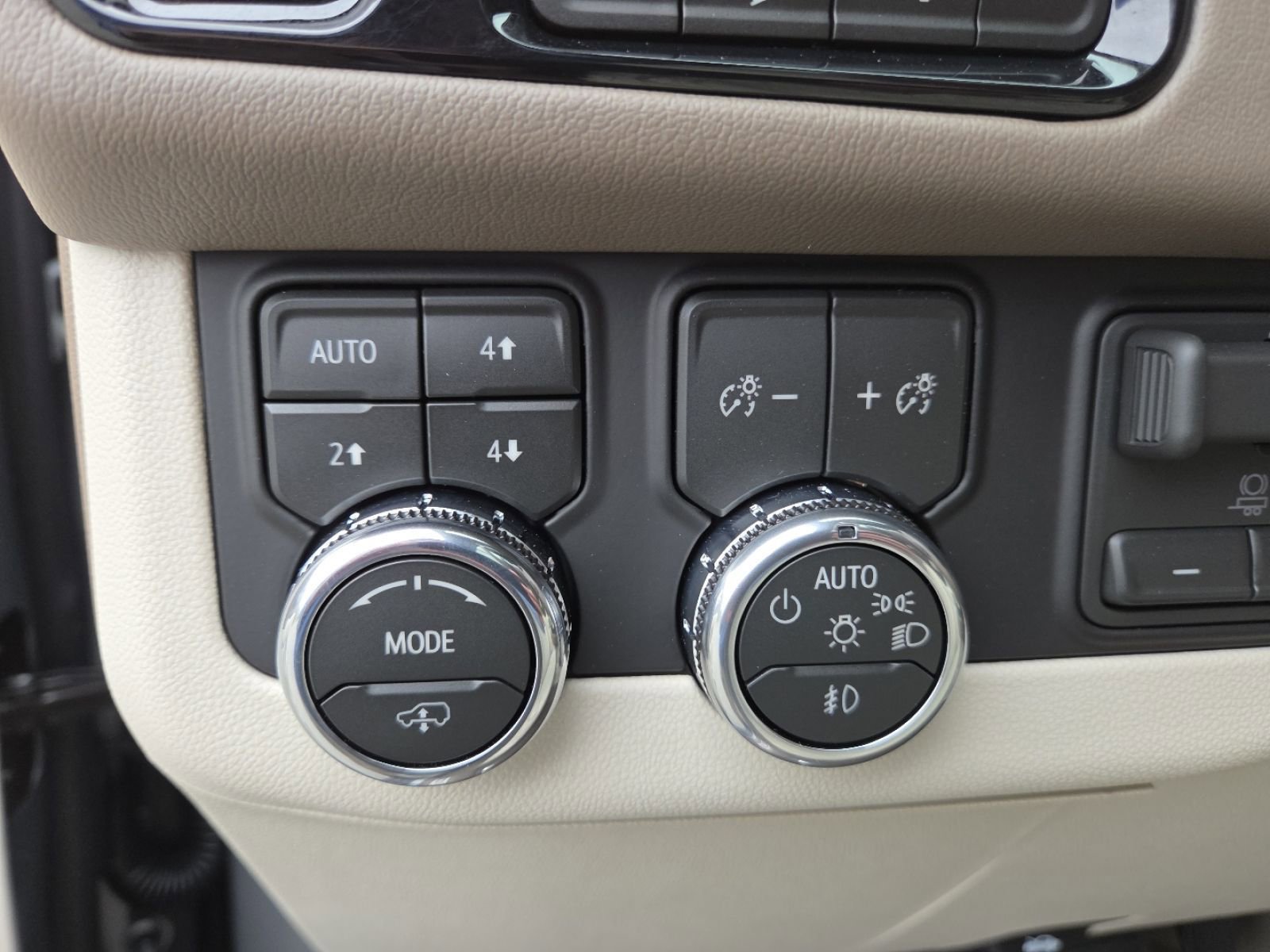 New 2026 GMC Yukon XL Denali image 8