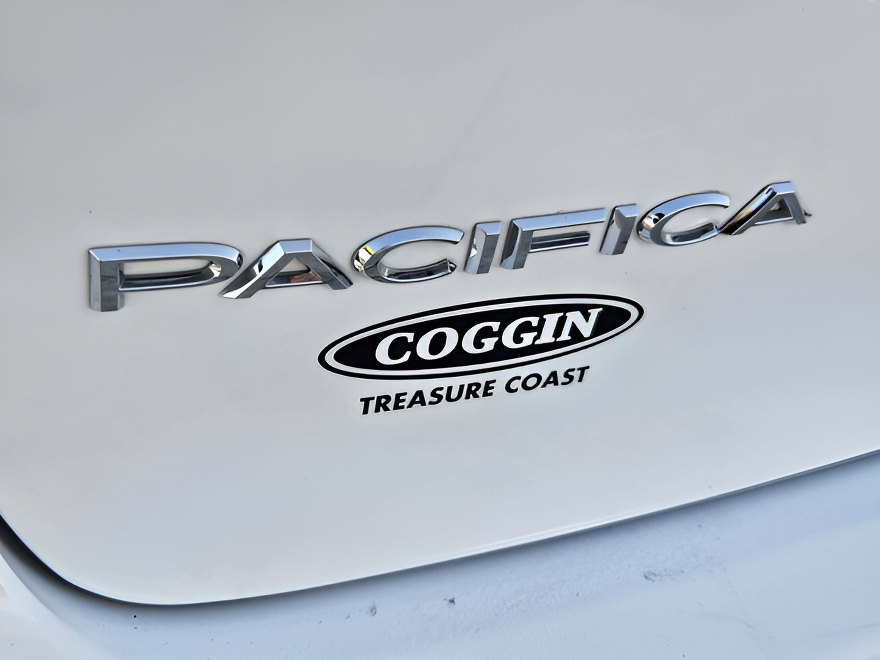 Used 2023 Chrysler Pacifica Touring-L image 34