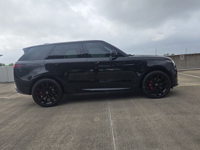 Used 2023 Land Rover Range Rover Sport SE Dynamic image 4