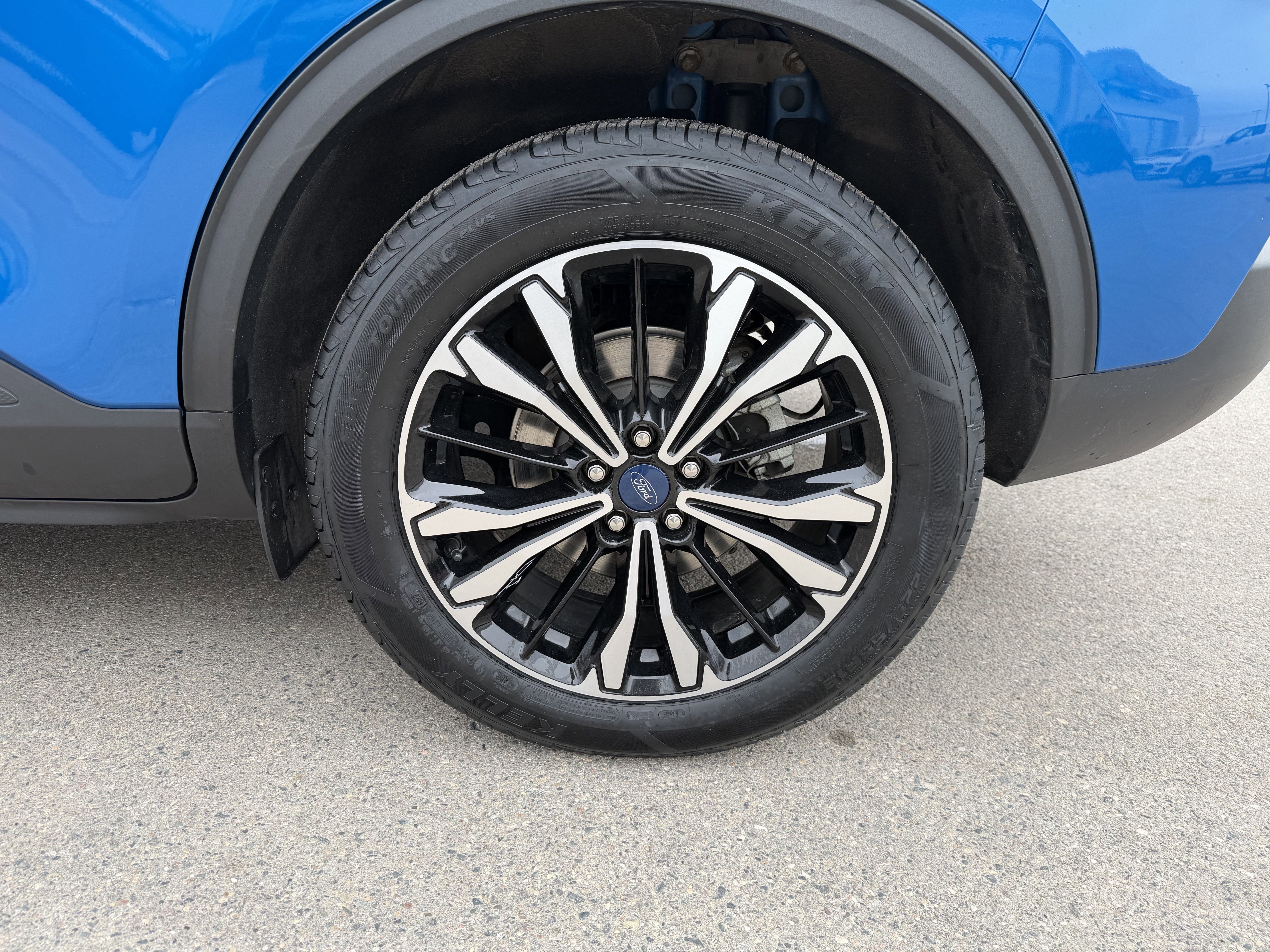 Certified 2021 Ford Escape SEL w/ SEL Stealth AWD Package image 20