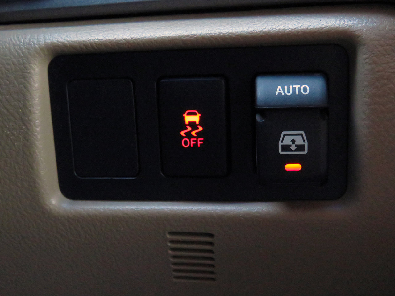 Used 2013 Toyota Sequoia Platinum image 30