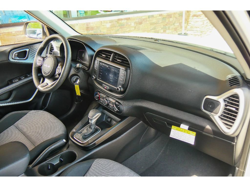Used 2023 Kia Soul LX w/ LX Technology Package FWD image 13