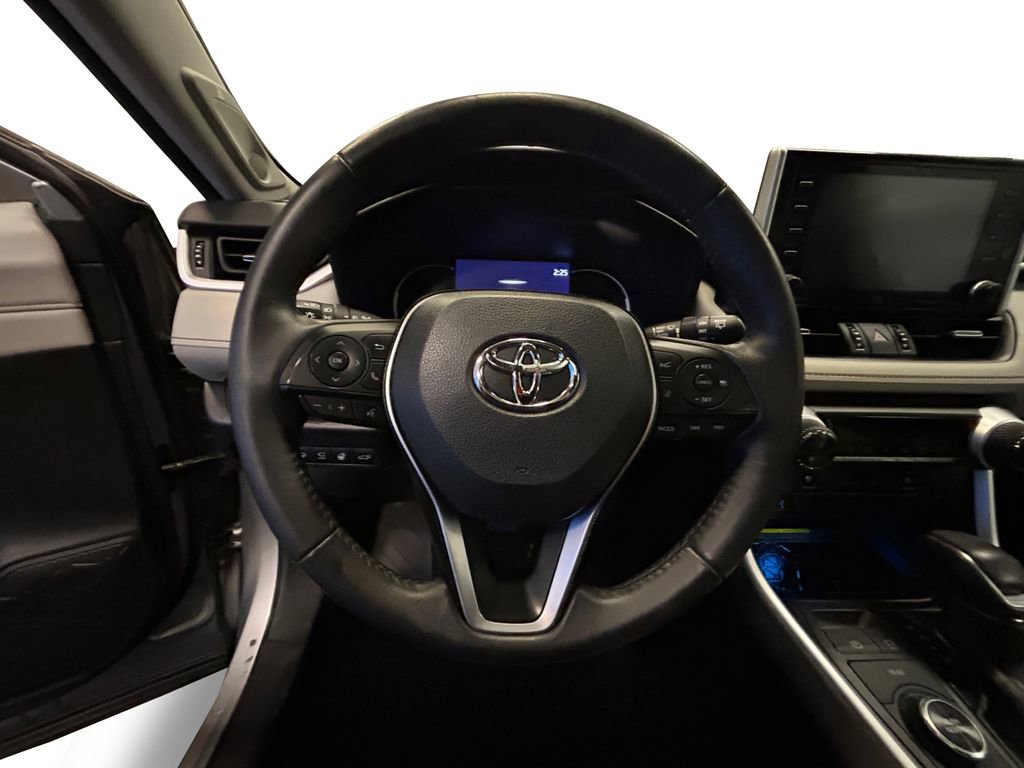 Used 2021 Toyota RAV4 Limited image 12